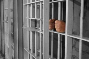 Un bărbat din Sălciua, posesorul unui mandat de executare, depistat şi reţinut de poliţişti. A fost depus în Penitenciarul Aiud, pentru abandon în familie