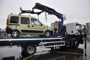 Zeci de maşini ridicate în municipiul Satu Mare, în luna decembrie