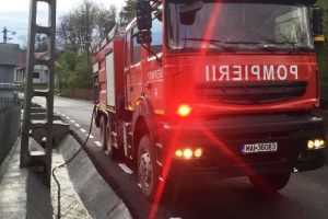 ACUM: Incendiu la o gospodărie din Gura Caliţei