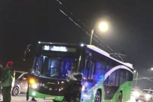VIDEO Autobuz RAT implicat într-un accident rutier!
