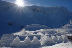 O nouă atracţie turistică la Cota 2000 – Ce se construieşte în locul Hotelului de Gheaţă