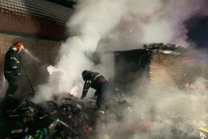 FOTO Incendiu la Avrig – O căsuţă din lemn s-a făcut scrum