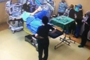 Primele imagini cu medicii şi pacienta de la Floreasca, după ce femeia a fost arsă pe masa de operaţie