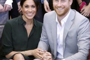 Harry si Meghan se retrag din rolurile de prim-plan ca membri ai familiei regale britanice si se vor muta partial in America de Nord