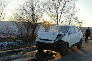 FOTO Accident pe drumul spre Ștefăneşti. Ciocnire puternică între două maşini