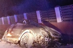 Accident! Un tânăr a murit depăşind cu 210 km/h maşina în care erau prietenii lui. Veneau de la petrecere