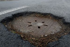 Strada din Arad unde rişti să-ţi RUPI MAȘINA. De ȘAPTE ANI nu s-a rezolvat situaţia