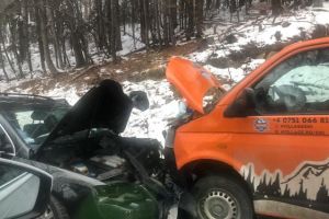 Microbuz cu şapte copii, implicat într-un accident pe drumul de Poiană
