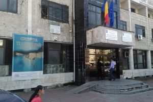 DÂMBOVIȚA: Poliţist al Serviciului înmatriculări vehicule Dâmboviţa, trimis în judecată pentru luare de mită