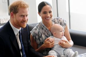 Prinţul Harry şi Meghan Markle se îndepărtează de Casa Regală şi vor să-şi câştige propriii bani