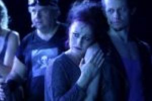 Surpriză pentru iubitorii de teatru! Astăzi se va juca piesa „Și caii se împuşcă, nu-i aşa?”, o poveste despre definirea constantă a graniţelor umanului