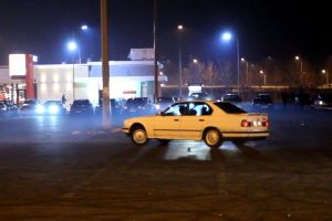 Bătrânică de 79 de ani accidentată uşor de un autoturism, pe raza comunei Corund