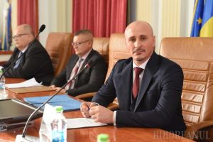 Prefectura intervine în bătălia Vulcu vs. CJ Bihor: Prefectul Ţiplea îi cere lui Pásztor să anuleze organizarea concursului la Teatrul Regina Maria şi să-l evalueze pe fostul manager