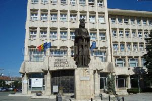 Țuţuianu pierde şansa de a fi “coleg de bancă” cu Mircea cel Bătrân! CJD nu îl dă afară, îl mută la 5