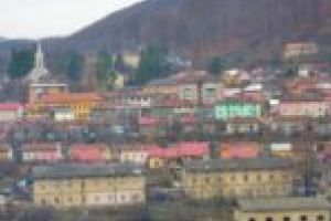 Zeci de milioane de euro îngropate, firme în faliment, străzi distruse, nervi la pământ! Fiasco total la Anina!