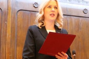 VIDEO: Mara Togănel, jurământ pentru funcţia de prefect al judeţului Mureş