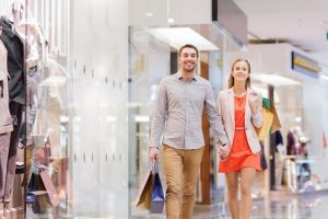 10 sfaturi ca să faci cumpărături în siguranţă în perioada reducerilor. Poliţiştii sunt cu ochii în patru