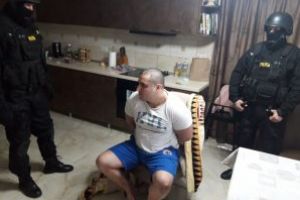 Interlopul care a atacat cu sabia un poliţist reclamă abuzurile din Penitenciarul Botoşani. „Au venit mascaţii, m-au băgat într-o cameră mult mai murdară, într-o stare deplorabilă”