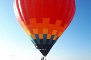 REPORTAJ Covasna: Afacere StartUp Now lansată de doi tineri – plimbări cu balonul cu aer cald