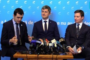 USR-istii au innebunit de tot! Propunere-SOC: toţi pensionarii cu venituri peste 1200 de lei să fie obligaţi să plătească asigurări de sănătate