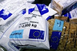 Peste 400 de persoane din municipiu primesc alimente de la Uniunea Europeană