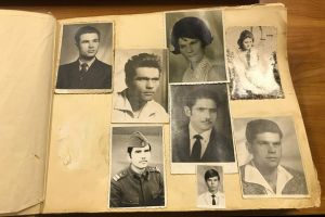 Proprietarul unui album cu fotografii, căutat de o persoană din Ungaria care a intrat în ...