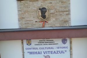 Centrul cultural din Barcanesti a primit o efigie a domnitorului Mihai Viteazul, din partea SMV Ploiesti