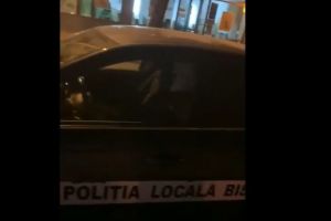 Un poliţist local din Bistriţa riscă să fie dat afară fiindcă a aţipit în maşina de serviciu
