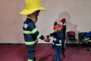 FOTO Peste 500 de copii din Botoşani au fost victime ale accidentelor casnice, anul trecut. Numărul acestora este în scădere în urma campaniei ISU „Un cămin sigur pentru copilul tău”