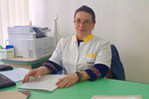 O directoare de la Spitalul Judeţean Neamţ, înjunghiată mortal de soţ chiar în cabinetul în care lucra