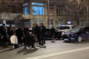 ACUM, MEGANE-UL L-A LĂSAT LAT PE BULEVARD