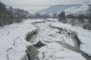 Se mentin podurile de gheata cu ochiuri pe raurile Boriza, Mara, Suciu si Nistru