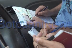 Un bărbat din Botoşani a dat de necaz în judeţul Iaşi. Pentru ce l-au amendat poliţiştii