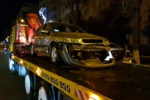 VIDEO Cinci maşini distruse într-un accident rutier. Trei dintre ele erau parcate