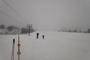 Câţiva schiori au încercat zăpada de pe Pârtia Cocoş