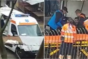 VIDEO. Salvat de la moarte. Un bărbat ce a stat zile întregi în frig în Piaţa Someş, preluat de Ambulanţă