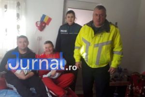 FOTO: Cadouri oferite de poliţişti unei familii din Măicăneşti
