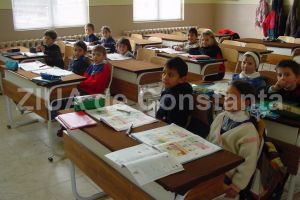 Dispute aprige pe tema celui mai scurt an scolar. Pastele catolic mai aduce o vacanta 