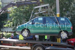 Activitate stabilita prin Regulamentul locurilor de parcare:  Ridicarea autovehiculelor in Constanta, taxata de judecatori  
