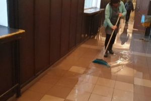 (VIDEO) INUNDAȚIE MASIVĂ, ACUM, LA O ȘCOALĂ DIN PITEȘTI