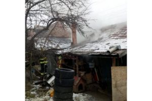 Incendiu la o anexă gospodărească în Reghin