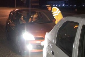 Două maşini care circulau cu viteză pe o stradă din Botoşani, urmărite după ce nu au oprit la semnalul poliţiştilor. Surpriza pe care au avut-o oamenii legii