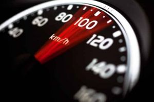 Acţiunea „Alege viaţa!”: Amenzi de peste 18.000 lei aplicate celor 47 de şoferi vitezomani. Aceştia au fost depistaţi, la sfârşitul săptămânii trecute, de poliţiştii din Câmpeni