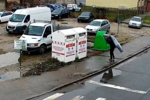 Timişoara murdară! Prins de Big Brother cu salteaua în spate, amendat cu 6.000 de lei