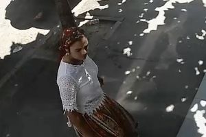 FOTO O ţigancă a furat bani de la un bancomat din Sibiu – Poliţiştii cer ajutorul cetăţenilor