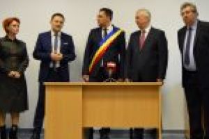 Preşedintele Consiliului Judeţean (CJ) Dolj, Ion Prioteasa, şi vicepreşedintele Cosmin Vasile au participat, luni, la inaugurarea noului sediu al Grădiniţei cu program prelungit nr. 3 din Segarcea