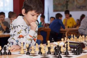 Un campion la şah are nevoie de suportul nostru