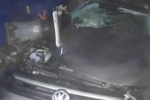 Accident feroviar în Timiş. O maşină a fost distrusă, două persoane au ajuns la spital