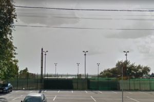 Unda verde de la municipalitate:  Iancu Stavrositu va ridica un bloc de opt etaje langa terenul de tenis Caraiman din Mamaia