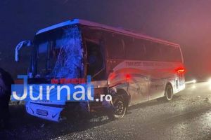 FOTO: Autocar din Focşani implicat într-un grav accident de circulaţie